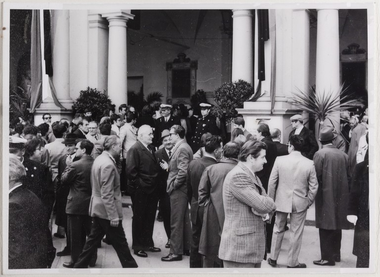 Gattatico-Reggio Emilia, 27-30 marzo 1970, Funerali di Alcide Cervi, folla di persone in attesa di entrare nella camera ardente ad omaggiare la salma di Papà Cervi